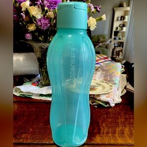 ECHO by Tupperware bottle w/ flip top and screw on top. Brand new. 38 oz. NWOT